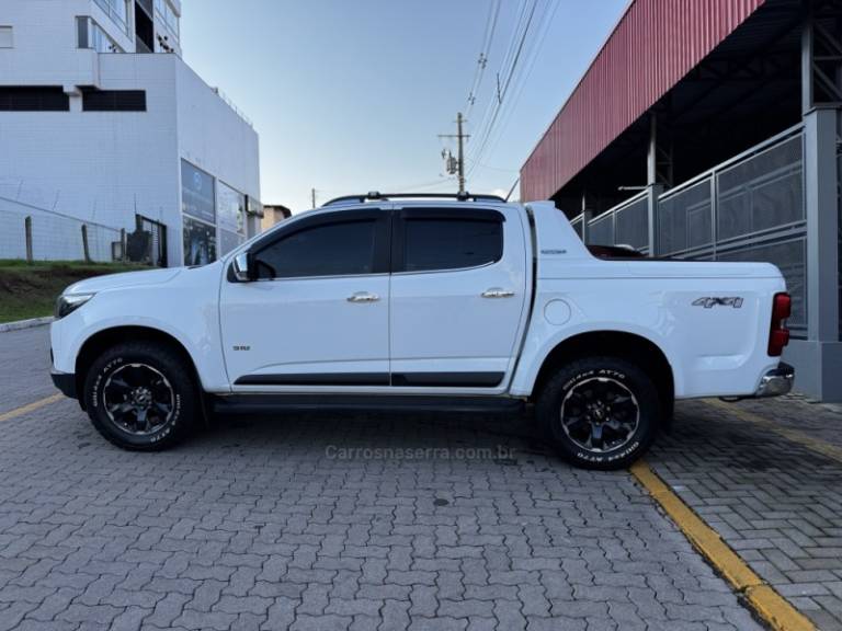CHEVROLET - S10 - 2022/2023 - Branca - R$ 209.990,00