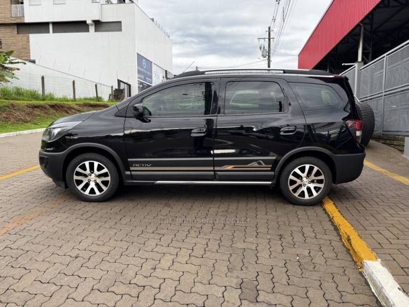 CHEVROLET - SPIN - 2016/2017 - Preta - R$ 65.990,00
