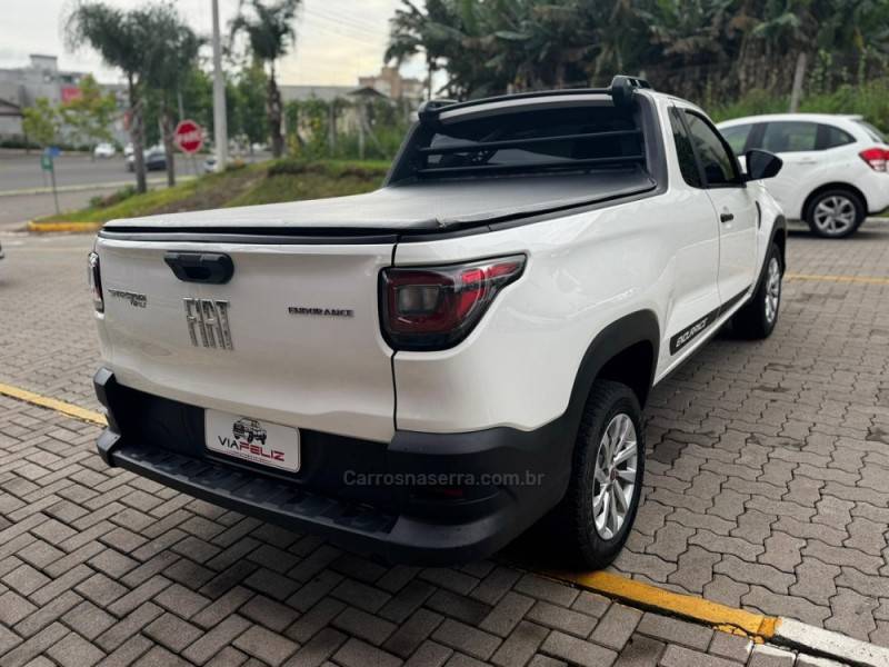 FIAT - STRADA - 2021/2022 - Branca - R$ 74.990,00