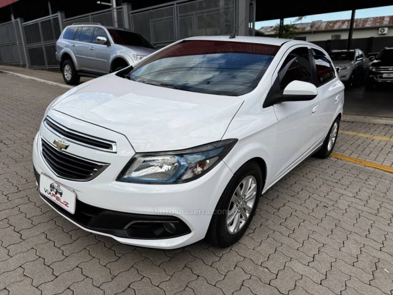 CHEVROLET - ONIX - 2014/2015 - Branca - R$ 52.990,00