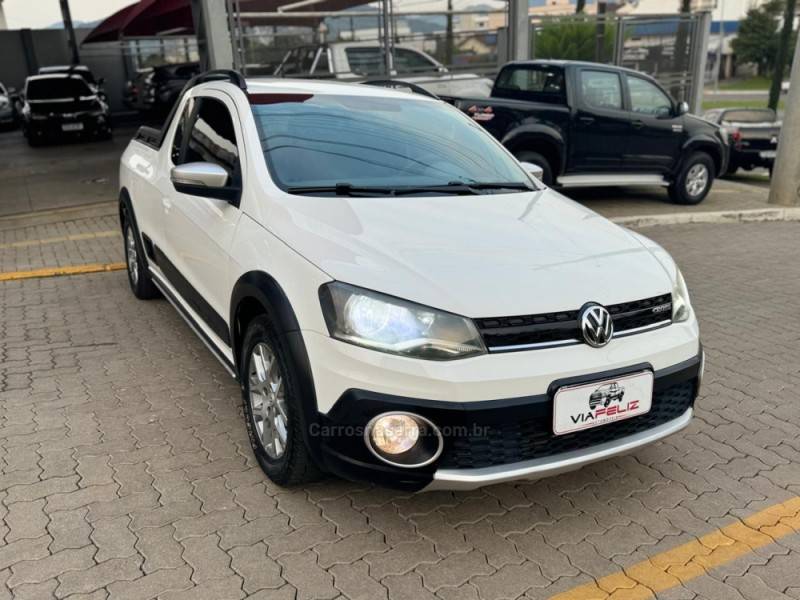 VOLKSWAGEN - SAVEIRO - 2013/2014 - Branca - R$ 67.990,00