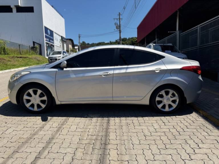 HYUNDAI - ELANTRA - 2012/2013 - Prata - R$ 69.990,00