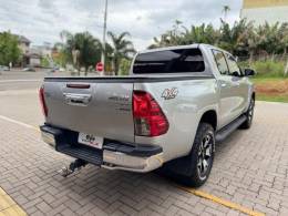 TOYOTA - HILUX - 2019/2019 - Prata - R$ 216.990,00