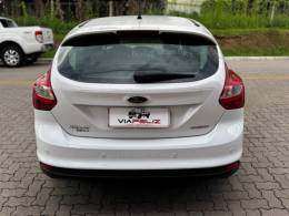 FORD - FOCUS - 2014/2015 - Branca - R$ 53.990,00