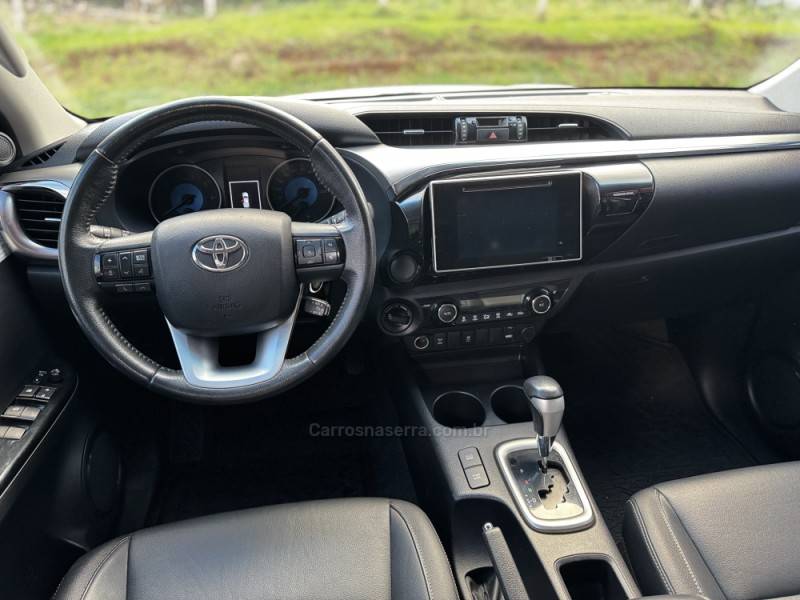 TOYOTA - HILUX - 2017/2018 - Branca - R$ 184.990,00