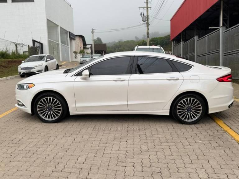 FORD - FUSION - 2017/2018 - Branca - R$ 101.990,00