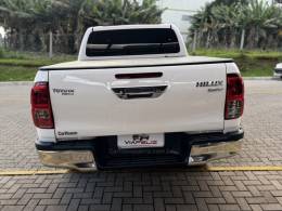 TOYOTA - HILUX - 2017/2018 - Branca - R$ 184.990,00