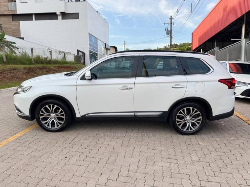 MITSUBISHI - OUTLANDER - 2015/2016 - Branca - R$ 129.990,00