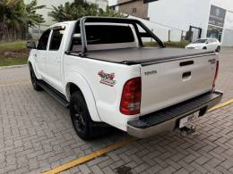 TOYOTA - HILUX - 2011/2011 - Branca - R$ 119.990,00