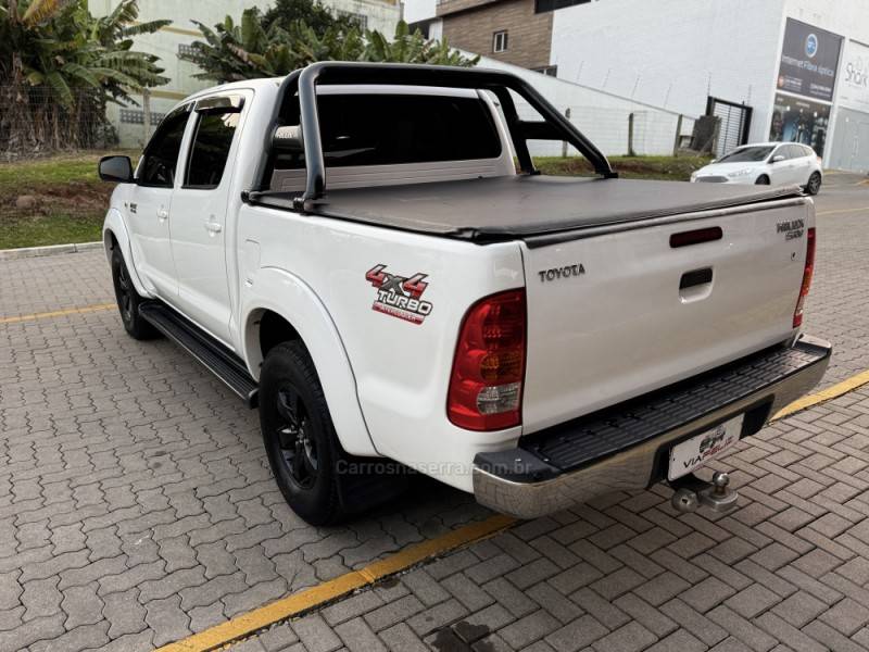 TOYOTA - HILUX - 2011/2011 - Branca - R$ 119.990,00