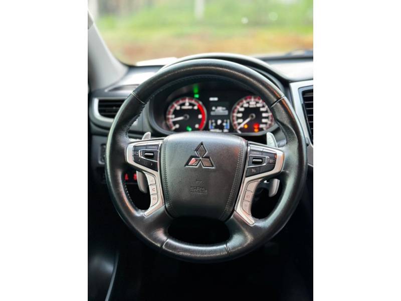 MITSUBISHI - L200 TRITON - 2022/2022 - Branca - R$ 204.990,00