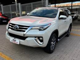 TOYOTA - HILUX SW4 - 2017/2017 - Branca - R$ 224.990,00