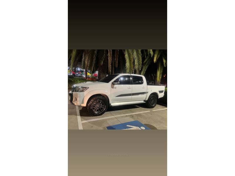 TOYOTA - HILUX - 2015/2015 - Branca - R$ 159.990,00