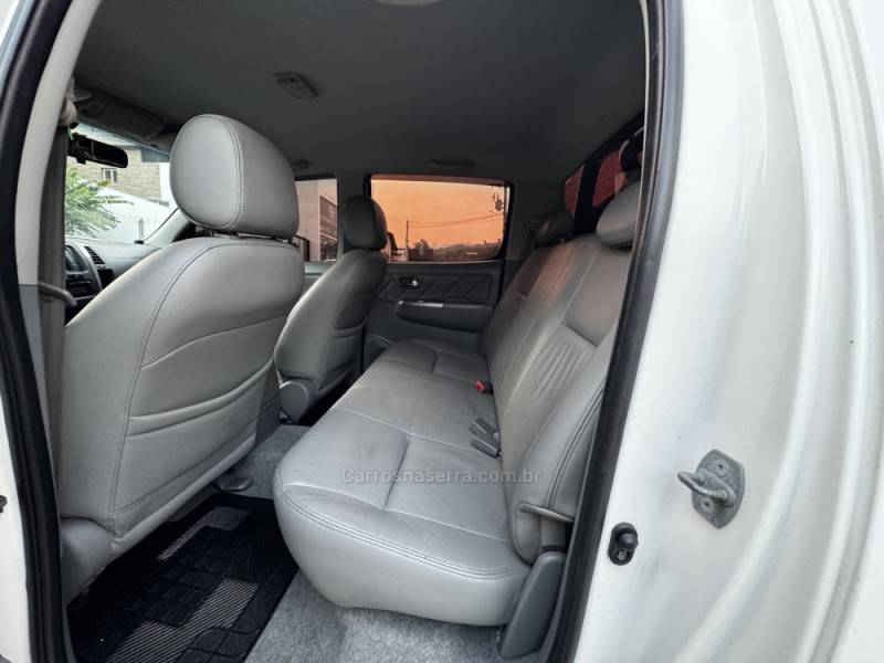 TOYOTA - HILUX - 2011/2011 - Branca - R$ 119.990,00