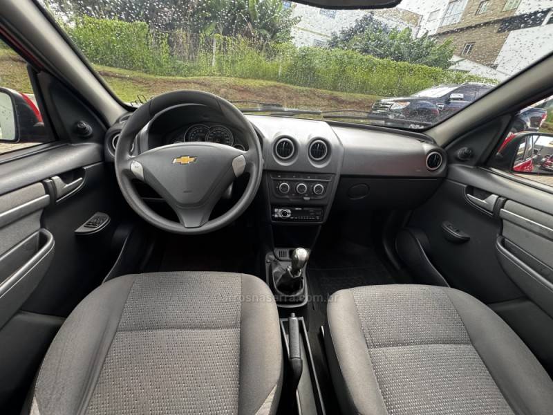 CHEVROLET - CELTA - 2013/2014 - Vermelha - R$ 36.990,00