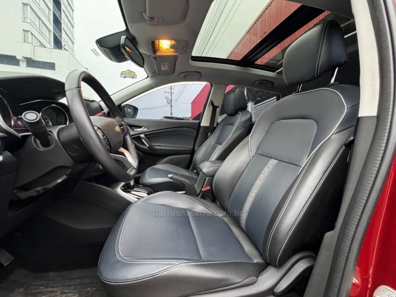 CHEVROLET - TRACKER - 2023/2024 - Vermelha - R$ 134.990,00