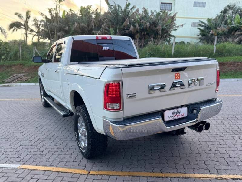 DODGE - RAM - 2018/2018 - Branca - R$ 299.990,00