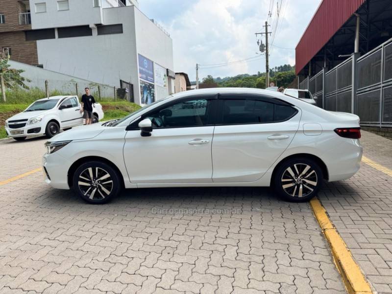 HONDA - CITY - 2022/2023 - Branca - R$ 122.990,00