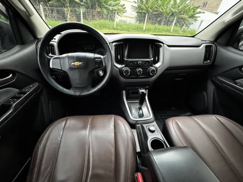 CHEVROLET - S10 - 2017/2018 - Prata - R$ 144.990,00