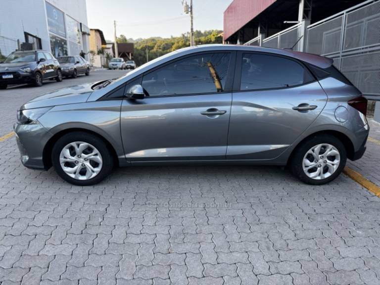 HYUNDAI - HB20 - 2022/2023 - Cinza - R$ 68.990,00