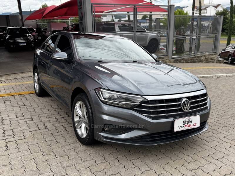 VOLKSWAGEN - JETTA - 2018/2019 - Cinza - R$ 109.990,00