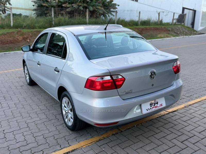 VOLKSWAGEN - VOYAGE - 2021/2022 - Prata - R$ 65.990,00