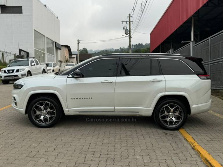 JEEP - COMMANDER - 2022/2023 - Branca - R$ 234.990,00