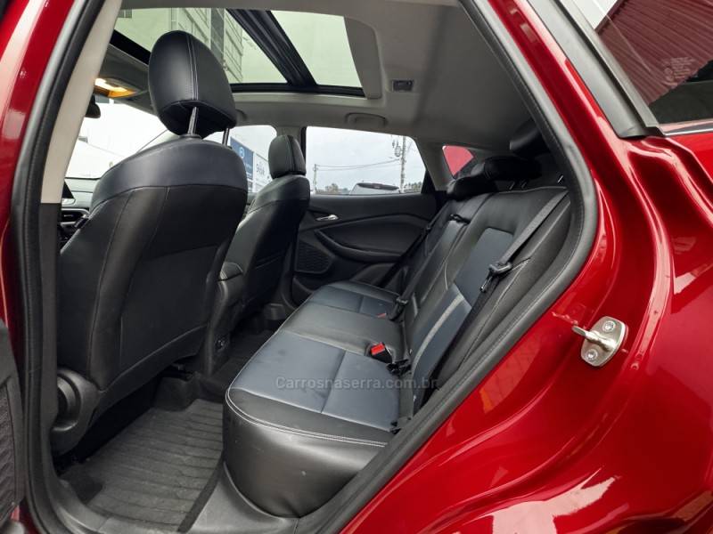 CHEVROLET - TRACKER - 2023/2024 - Vermelha - R$ 134.990,00