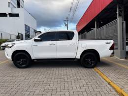 TOYOTA - HILUX - 2017/2018 - Branca - R$ 184.990,00