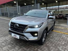 TOYOTA - HILUX SW4 - 2022/2022 - Prata - R$ 309.990,00