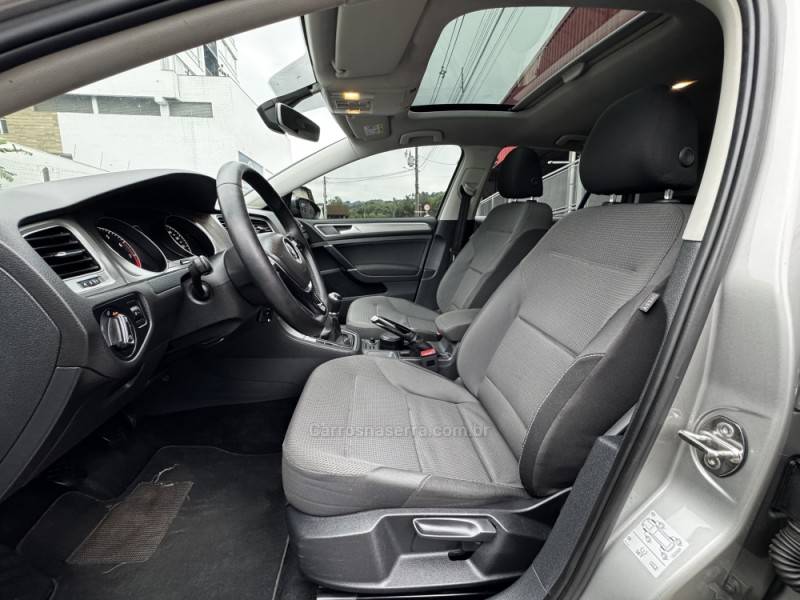 VOLKSWAGEN - GOLF - 2016/2017 - Prata - R$ 84.990,00