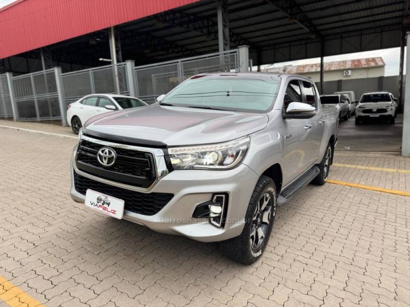 TOYOTA - HILUX - 2019/2019 - Prata - R$ 216.990,00