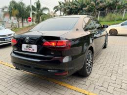 VOLKSWAGEN - JETTA - 2016/2017 - Preta - R$ 83.990,00