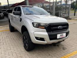 FORD - RANGER - 2016/2017 - Prata - R$ 106.990,00