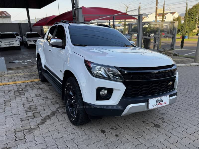 CHEVROLET - S10 - 2022/2023 - Branca - R$ 209.990,00