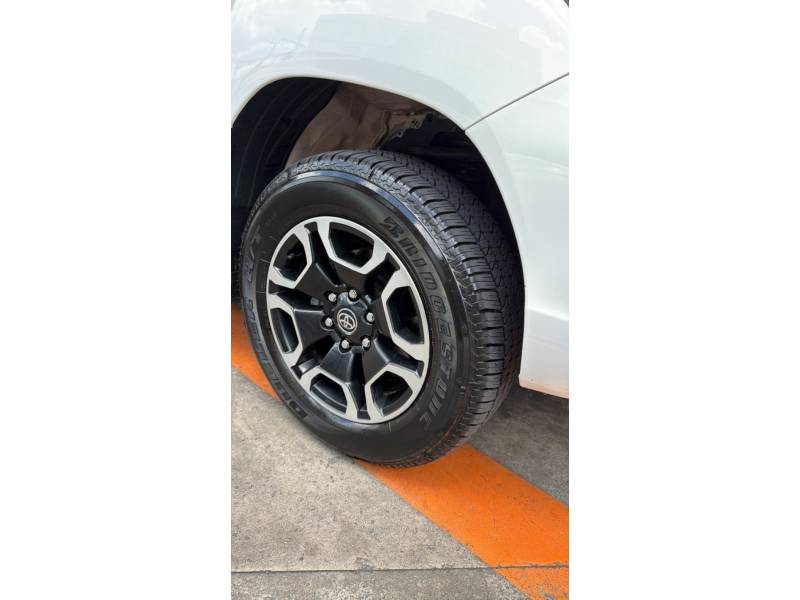 TOYOTA - HILUX - 2021/2021 - Branca - R$ 219.990,00
