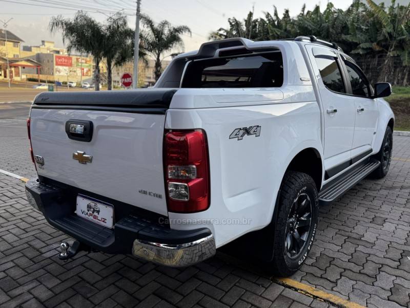 CHEVROLET - S10 - 2022/2023 - Branca - R$ 209.990,00
