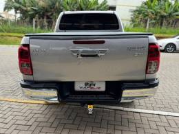 TOYOTA - HILUX - 2017/2018 - Prata - R$ 181.990,00
