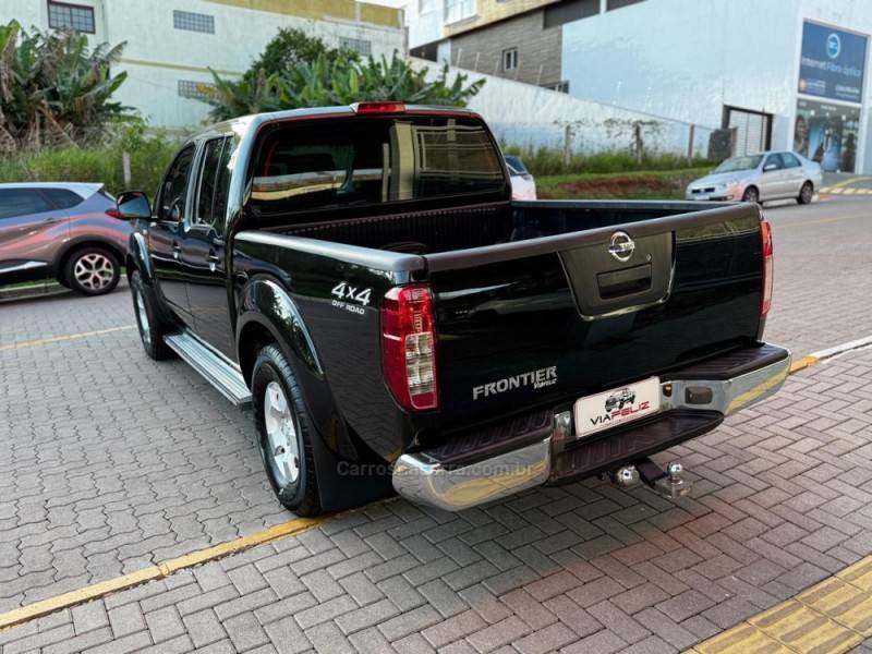 NISSAN - FRONTIER - 2015/2016 - Preta - R$ 109.990,00