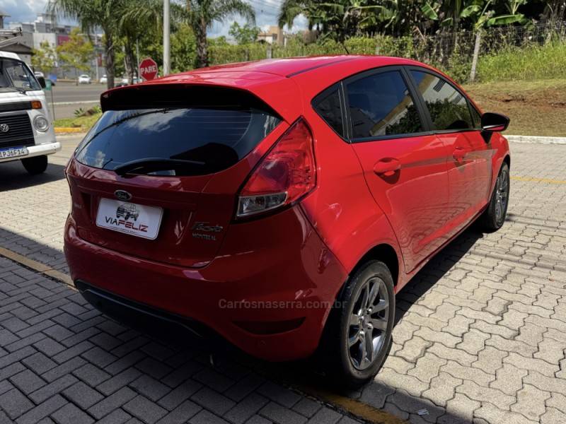 FORD - FIESTA - 2018/2018 - Vermelha - R$ 63.990,00