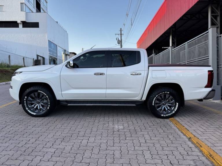 MITSUBISHI - L200 TRITON - 2025/2026 - Branca - R$ 301.990,00