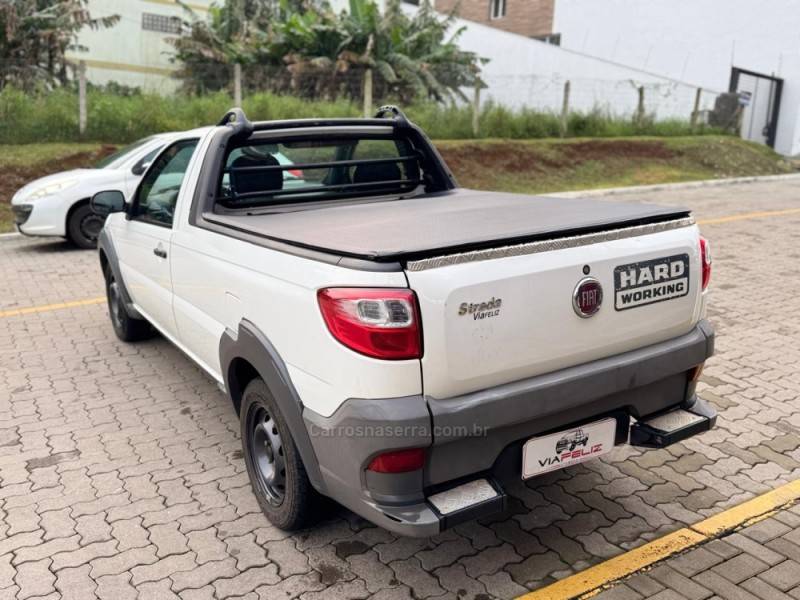 FIAT - STRADA - 2017/2018 - Branca - R$ 57.990,00