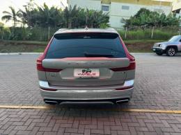 VOLVO - XC60 - 2017/2018 - Prata - R$ 184.990,00