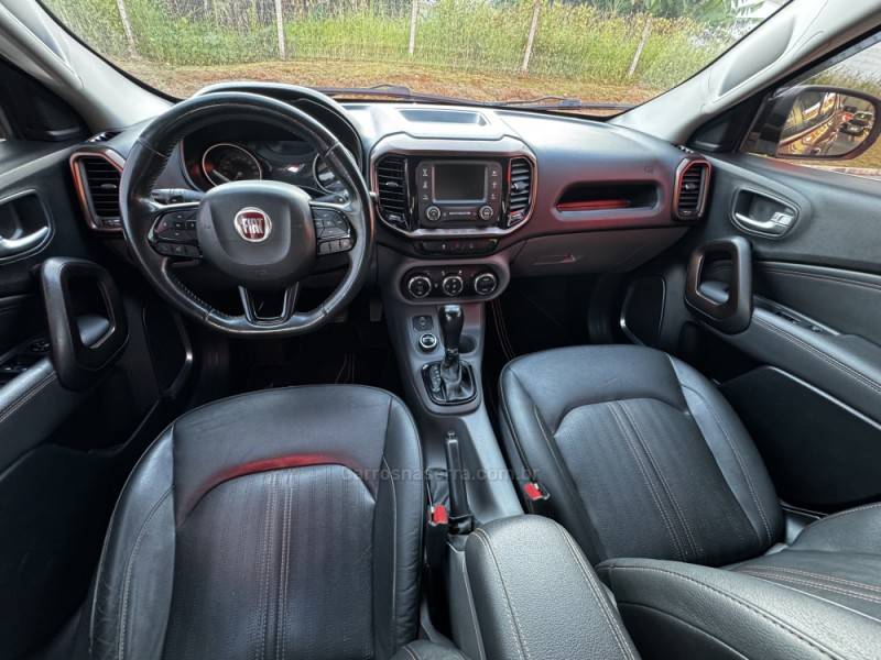 FIAT - TORO - 2016/2017 - Vermelha - R$ 100.990,00