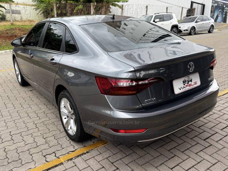 VOLKSWAGEN - JETTA - 2018/2019 - Cinza - R$ 109.990,00