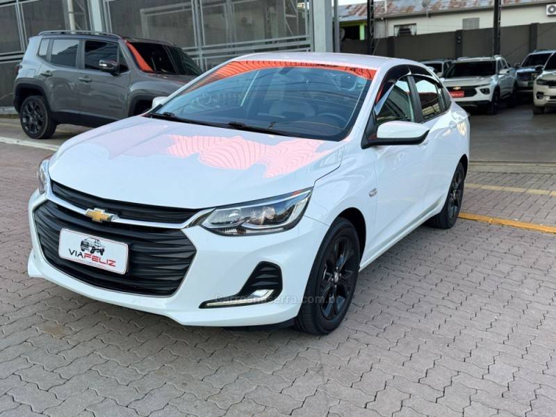 CHEVROLET - ONIX - 2020/2021 - Branca - R$ 89.990,00