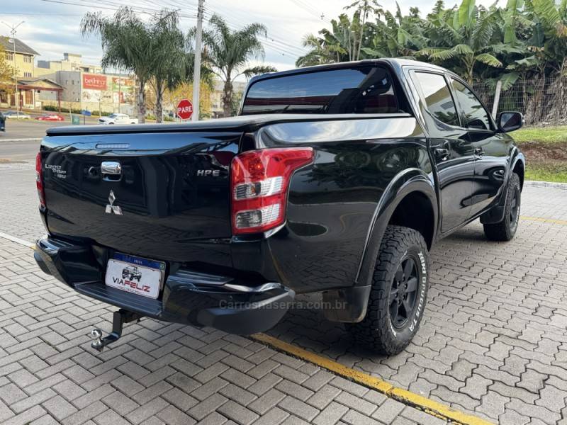 MITSUBISHI - L200 TRITON - 2016/2017 - Preta - R$ 144.990,00
