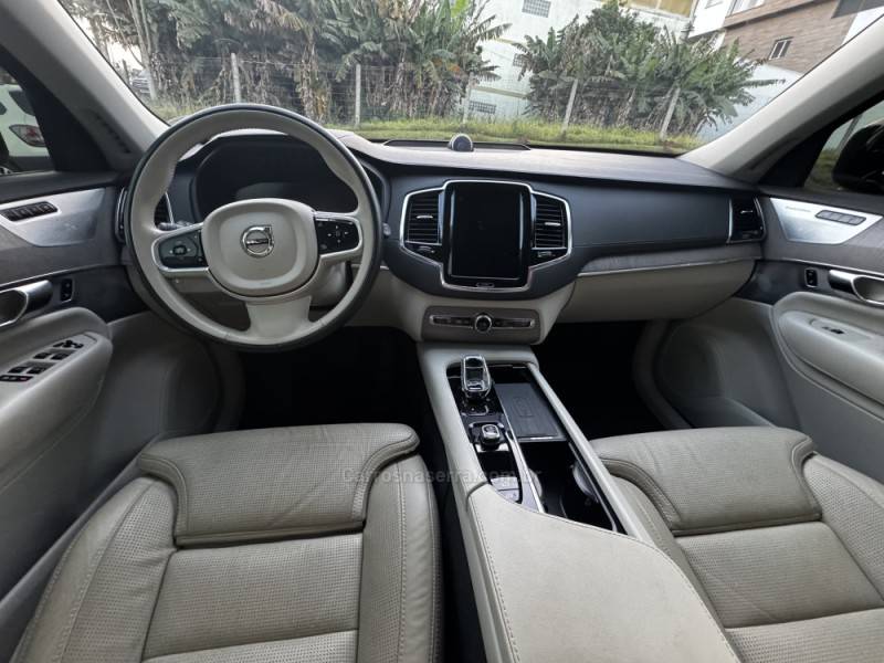 VOLVO - XC90 - 2022/2022 - Preta - R$ 344.990,00