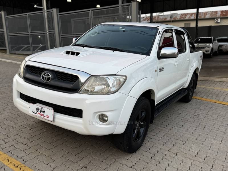 TOYOTA - HILUX - 2011/2011 - Branca - R$ 119.990,00