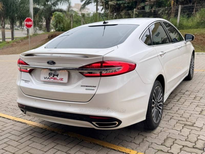 FORD - FUSION - 2017/2018 - Branca - R$ 107.990,00